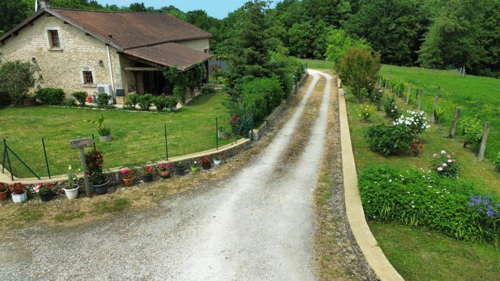 Chez Lucia a 15min de Perigueux à 6km autoroute A89 Apartamento Eglise-Neuve-de-Vergt Exterior foto