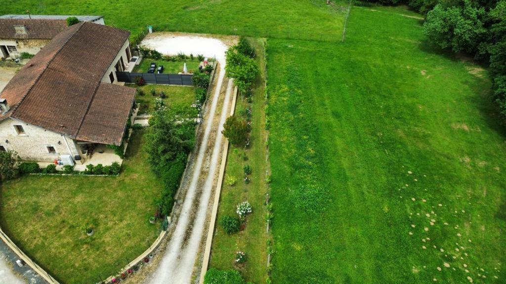 Chez Lucia a 15min de Perigueux à 6km autoroute A89 Apartamento Eglise-Neuve-de-Vergt Exterior foto
