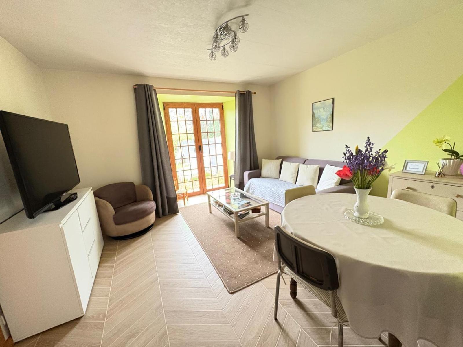Chez Lucia a 15min de Perigueux à 6km autoroute A89 Apartamento Eglise-Neuve-de-Vergt Exterior foto