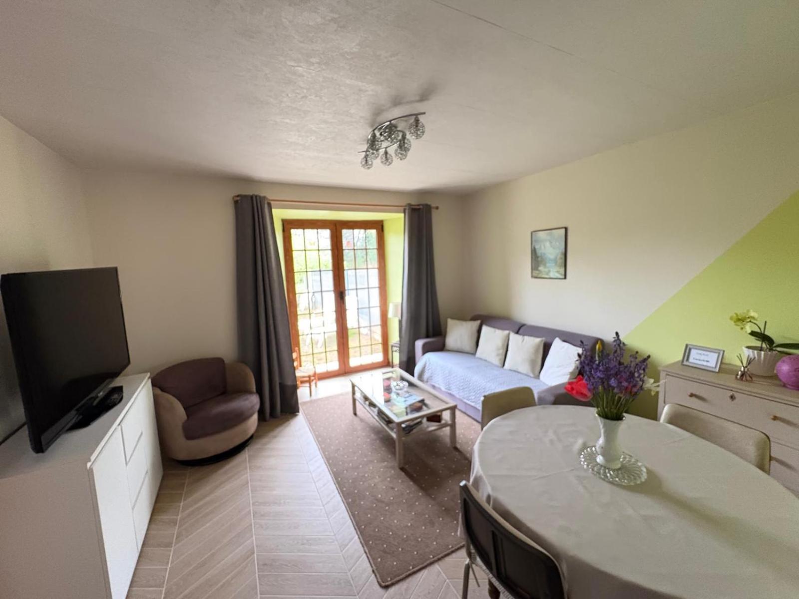 Chez Lucia a 15min de Perigueux à 6km autoroute A89 Apartamento Eglise-Neuve-de-Vergt Exterior foto