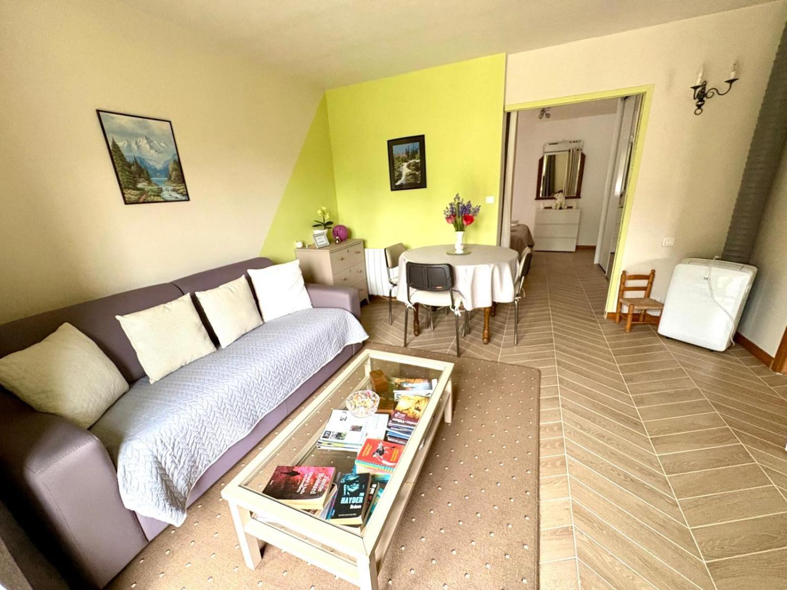Chez Lucia a 15min de Perigueux à 6km autoroute A89 Apartamento Eglise-Neuve-de-Vergt Exterior foto