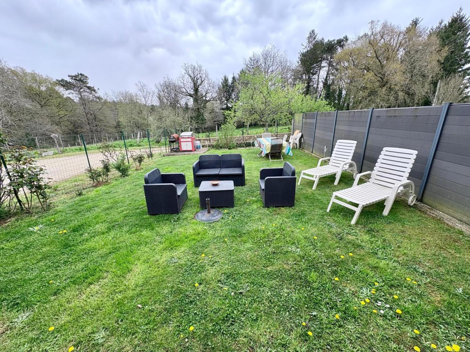 Chez Lucia a 15min de Perigueux à 6km autoroute A89 Apartamento Eglise-Neuve-de-Vergt Exterior foto